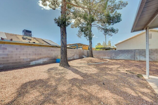 Building Photo - N Las Vegas Single Family Home - New Paint and LVP Flooring