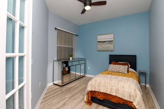 Building Photo - MARIPOSA ** SEASONAL (90 DAY MINIMUM STAY)...