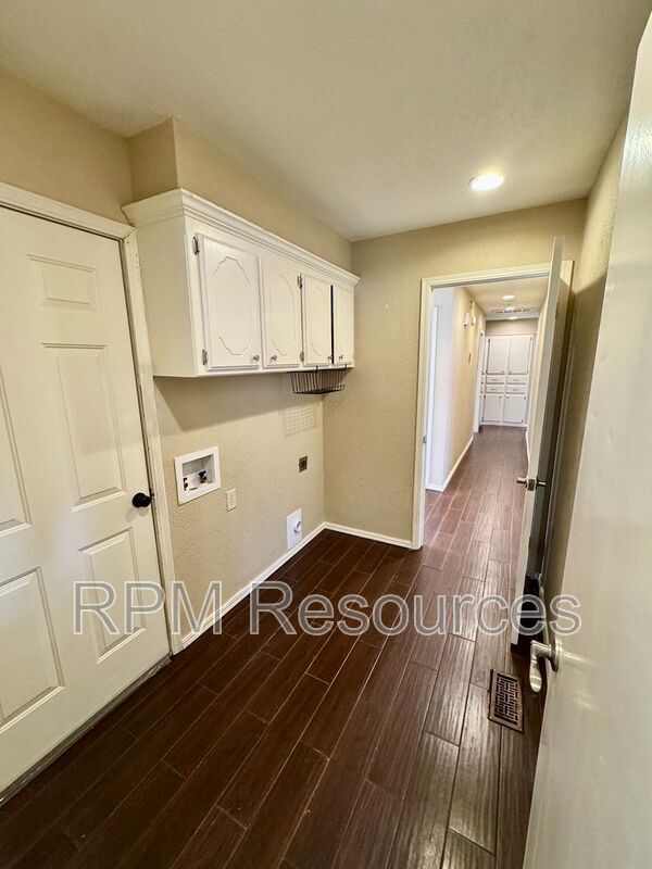 Building Photo - 1135 W Johnathan Way