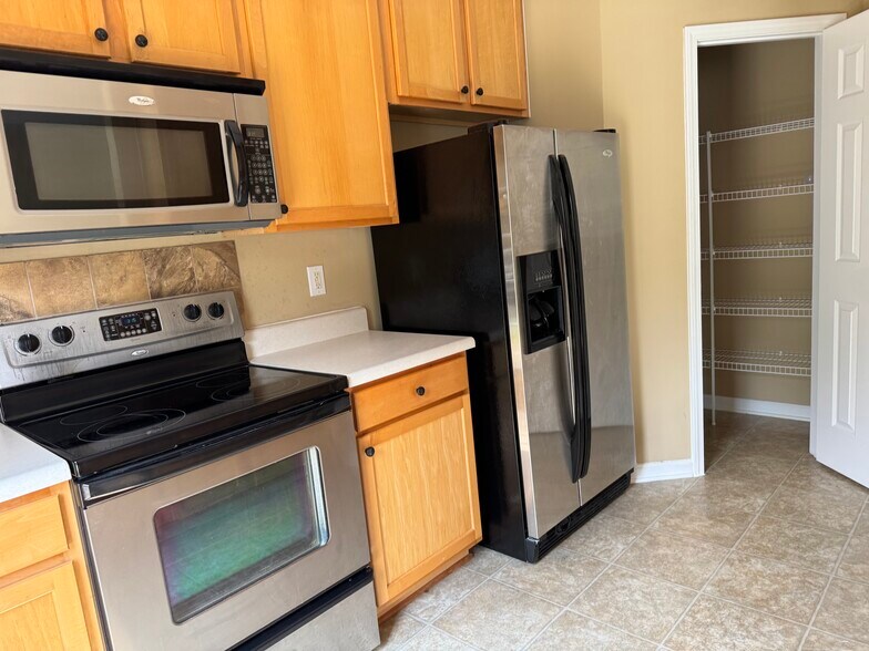 Building Photo - 2620 Hartfield Commons Ln