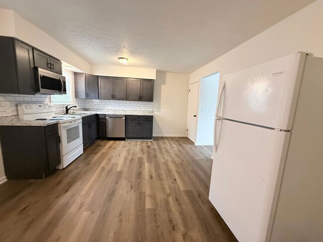 Building Photo - 52 S Front St