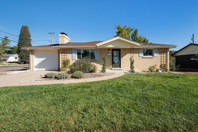 Building Photo - Charming Home w/Updated Kitchen and Yard B...