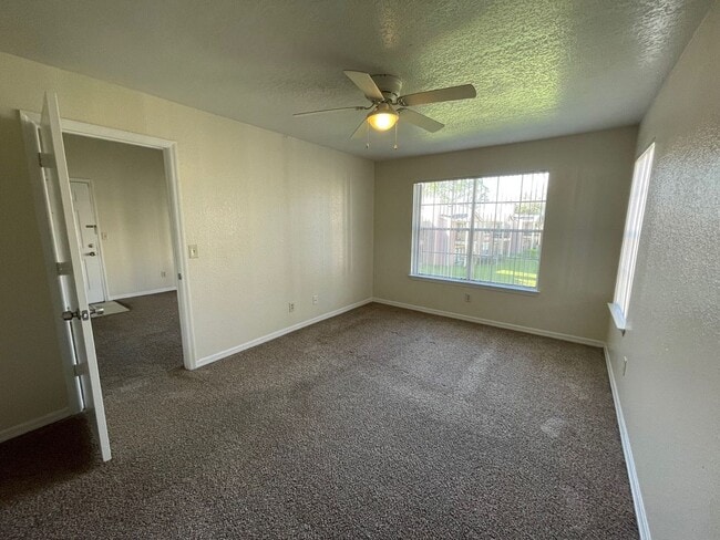 Building Photo - 2550 N Alafaya Trail