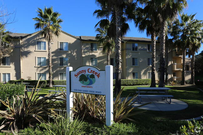 Building Photo - Sunny Creek Apartments