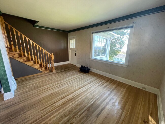 Building Photo - Incredible Lake Views-Spacious 6 Bedroom Home