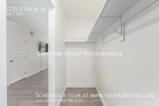 Building Photo - 3329 E Palm Ln