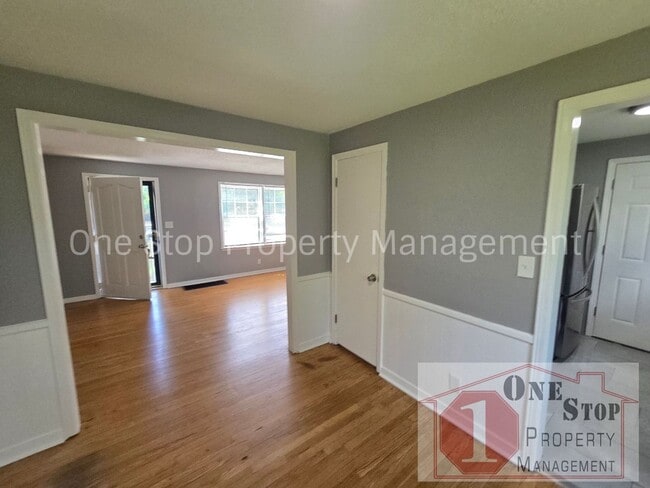 Building Photo - Beautiful 3 Bedroom 2 Bathroom in Kansas City