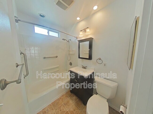 Building Photo - 1011 N Rainier Ave