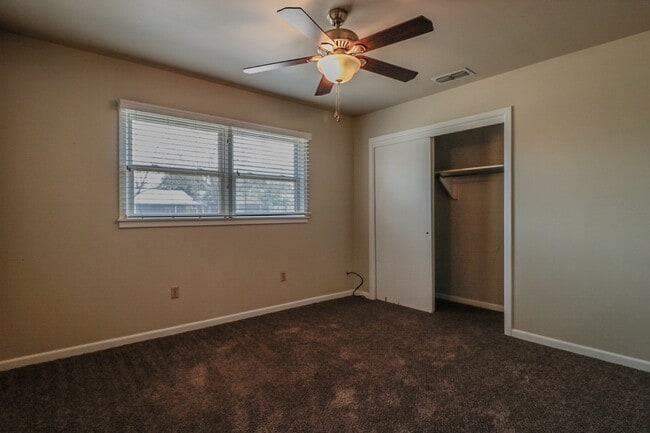 Building Photo - Cute & Cozy 3 Bedroom with Extra Storage!