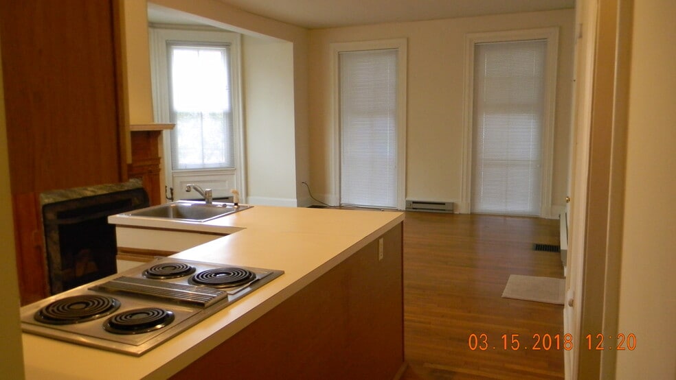 Building Photo - 418 N High St