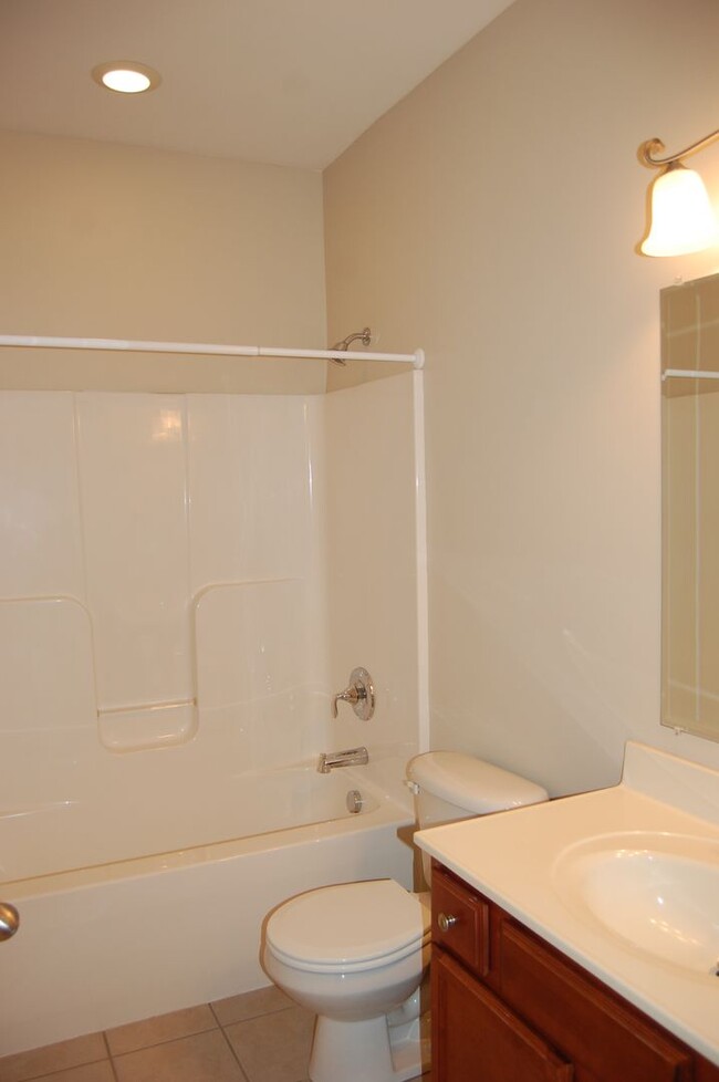 Building Photo - 2 Bedroom furnished Condo in Cornerstone -...