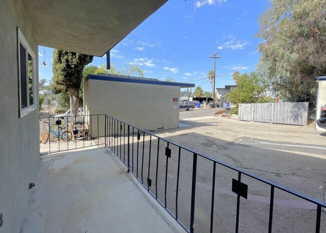 Building Photo - Spacious One Bedroom Apartment Near Vista Village!