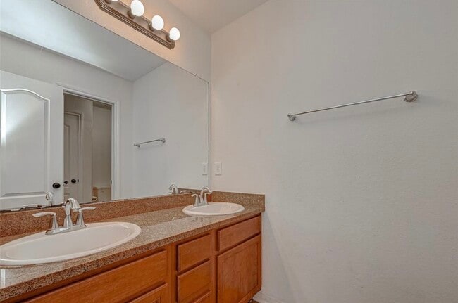 Building Photo - 11 Sagamore Ridge Pl