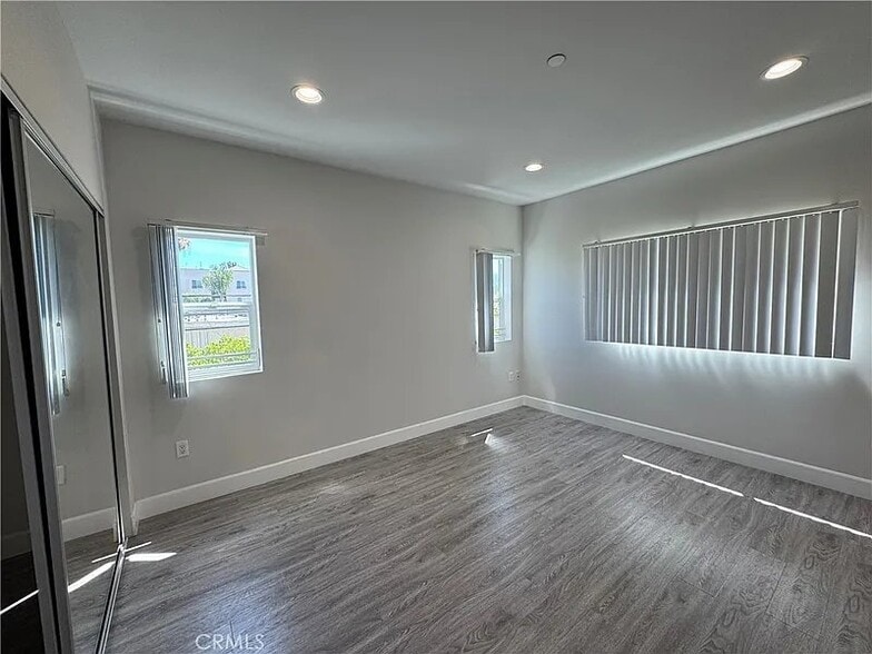 Building Photo - 5432 Hermitage Ave