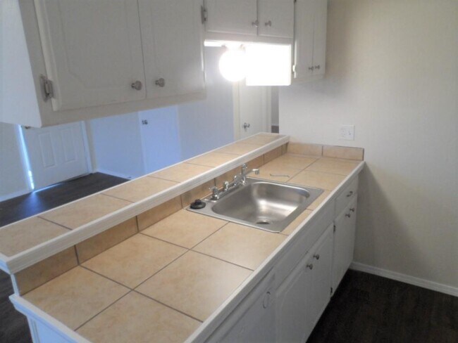 Building Photo - 1331 Glen Oaks Ct