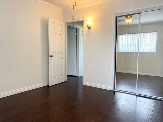 Building Photo - Bright 2 bed 1 bath in Pacific Beach