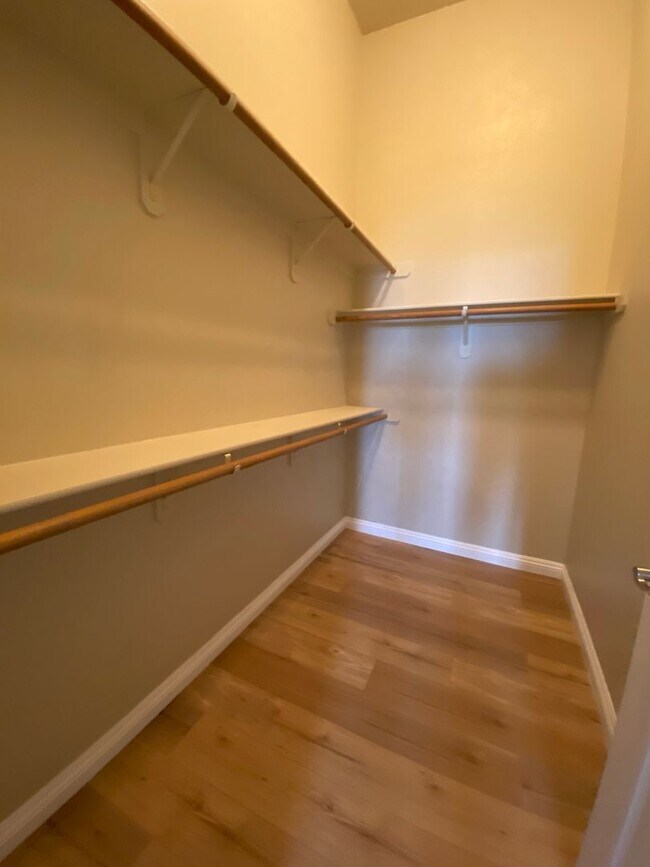 Building Photo - Modern Condo in Gated Community!