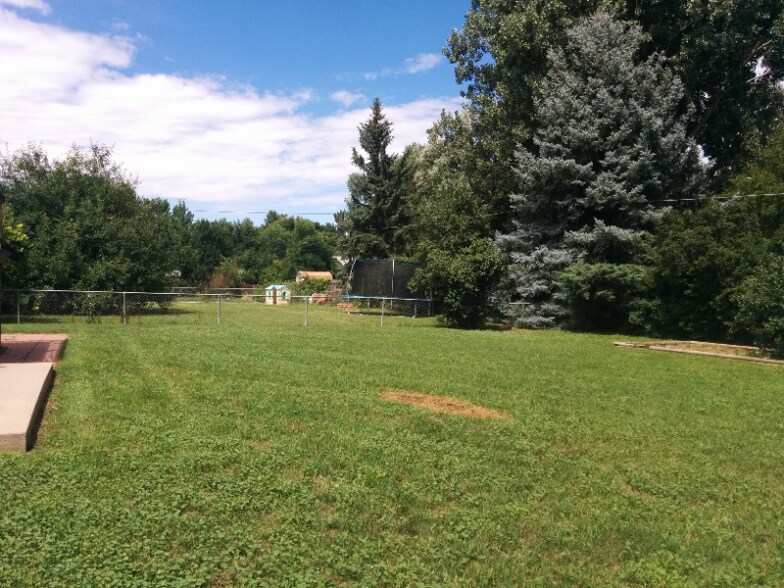 Building Photo - 1400 Village Ln