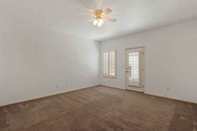 Building Photo - 561 Green Village Ct