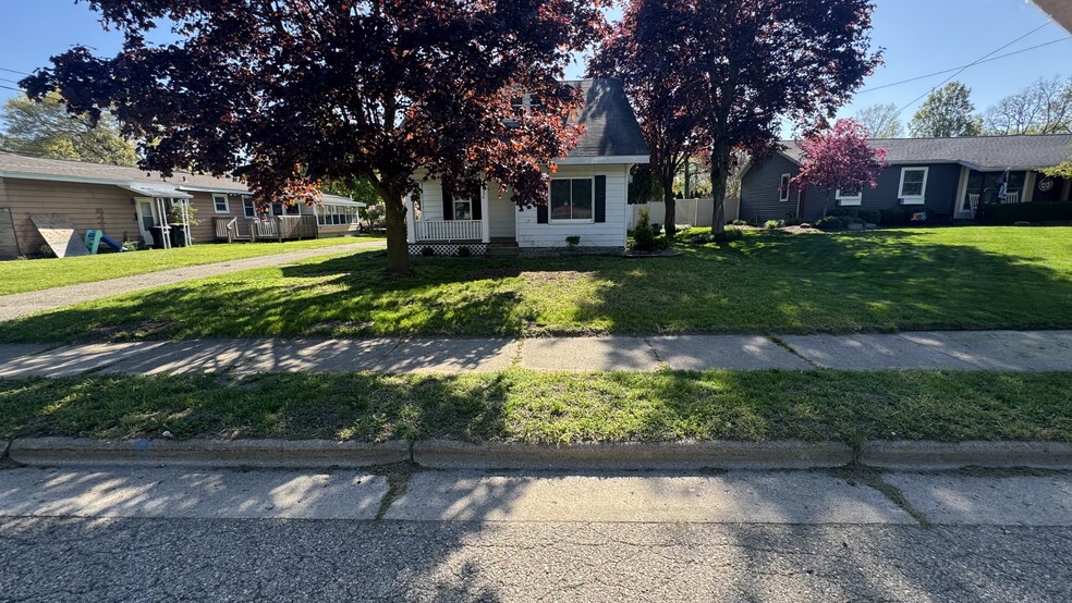 Building Photo - 3220 Wayburn Ave SW