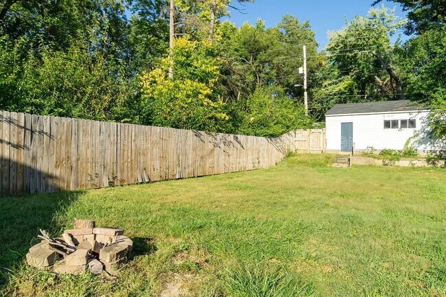 Building Photo - 5017 Indianola Ave