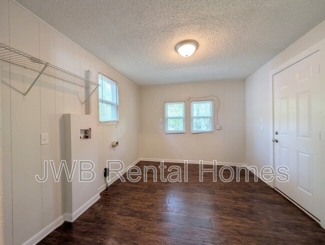 Building Photo - 217 E 48th St