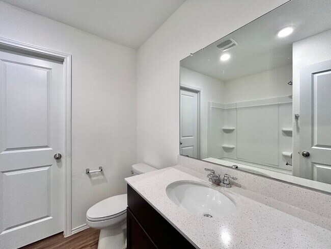 Building Photo - Your Next Home Awaits – Bright, Modern & M...