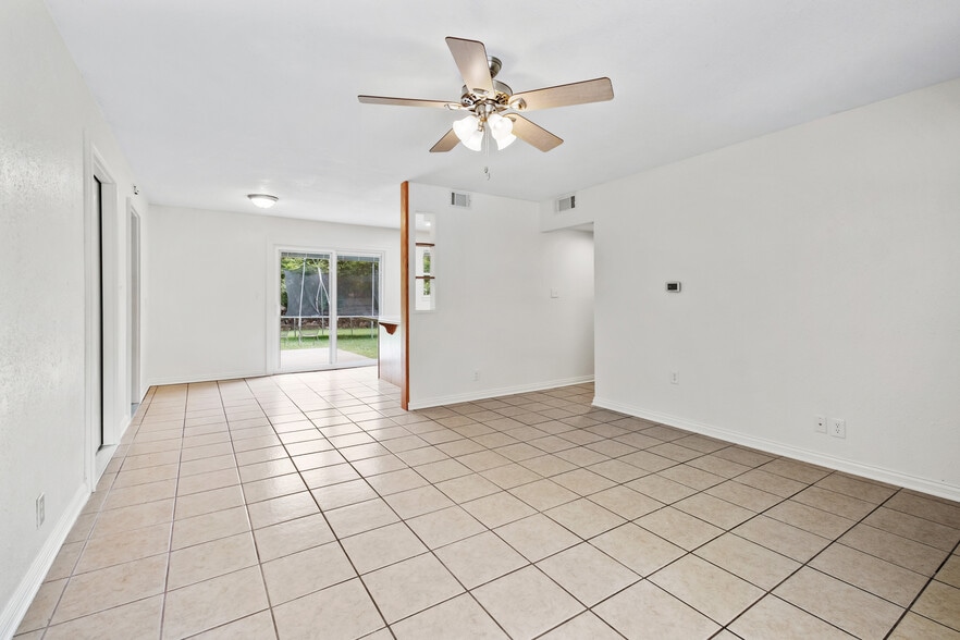 Building Photo - 850 W Kelley St