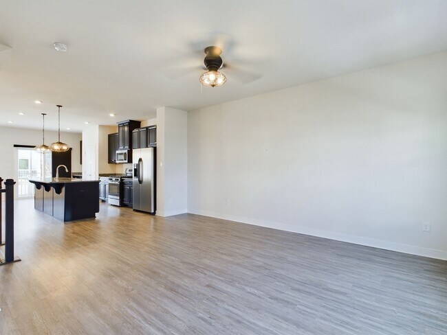 Building Photo - 537 Crofton Village Terrace