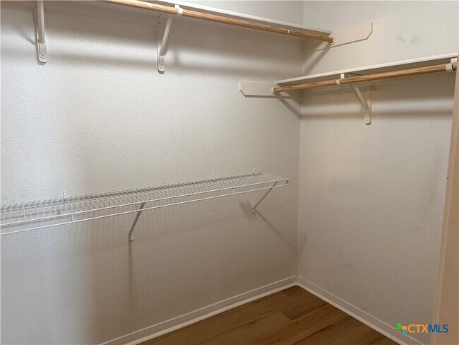 Building Photo - 2300 Maedell Dr