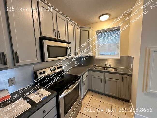 Building Photo - 335 Freyling Pl SE