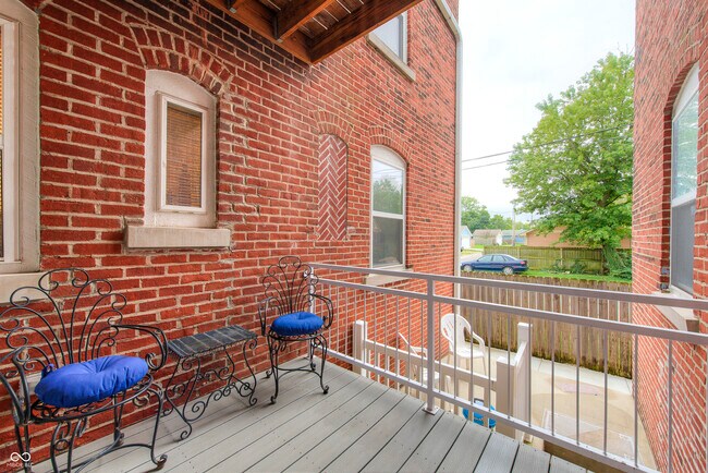 Building Photo - 655 E 24th St