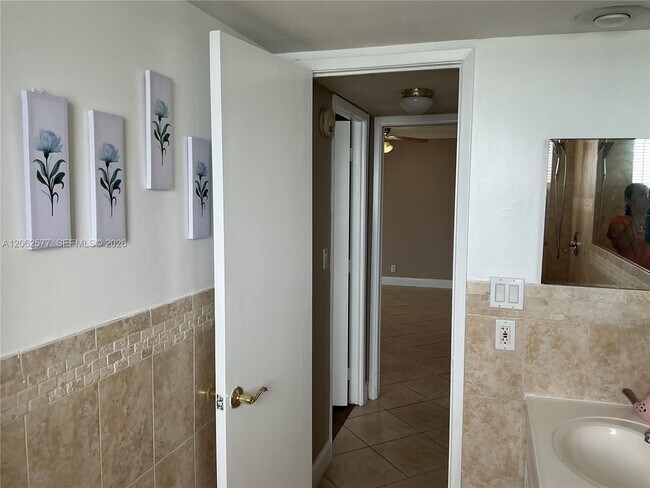 Building Photo - 3010 N Course Dr