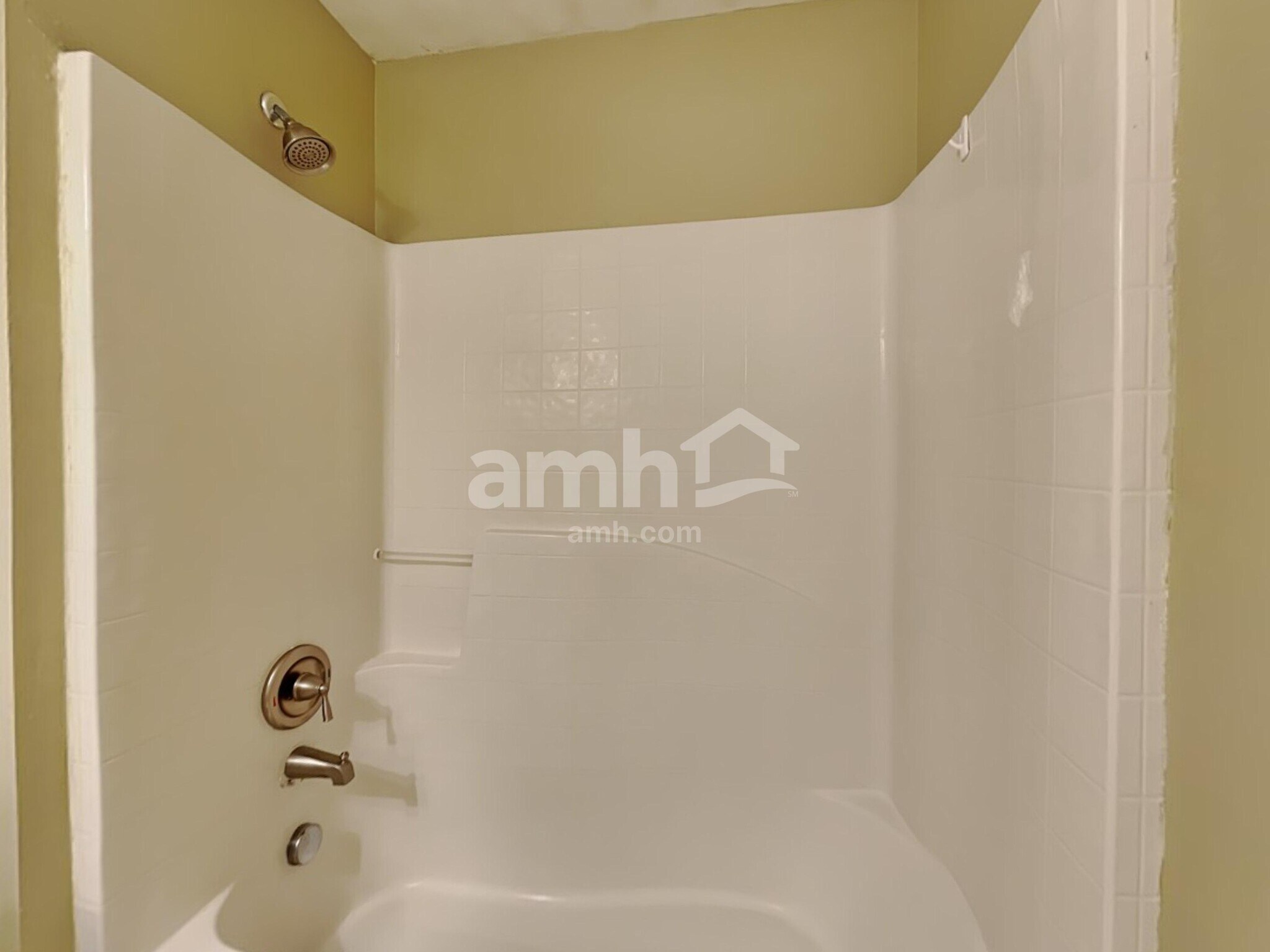 Building Photo - 16560 Corner Lake Dr