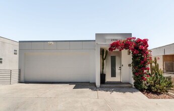 Building Photo - 2406 Silver Ridge Ave