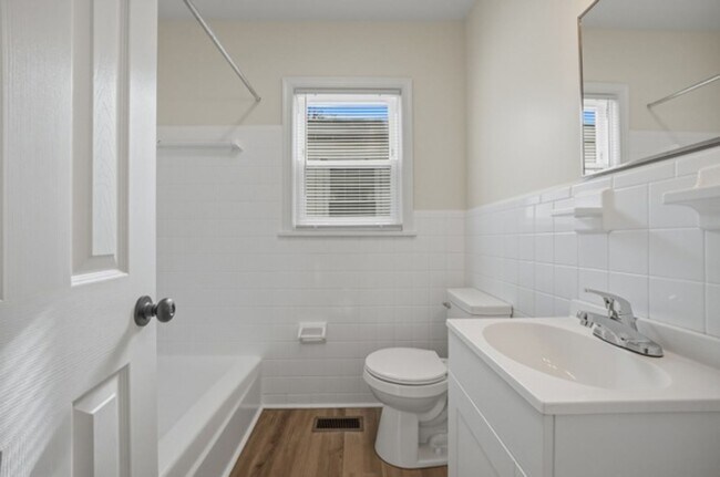 Building Photo - Charming 3bd/1ba Rancher