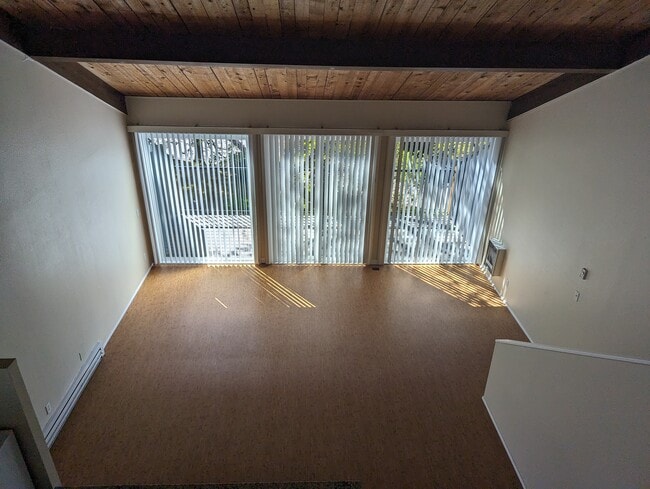 Building Photo - 4 Touchstone