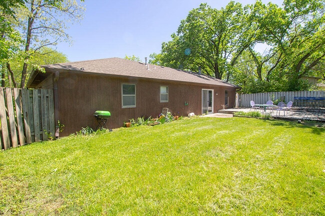 Building Photo - 2011 Bridgewater Dr