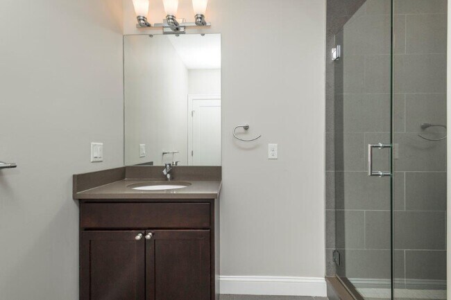 Building Photo - 339 D St