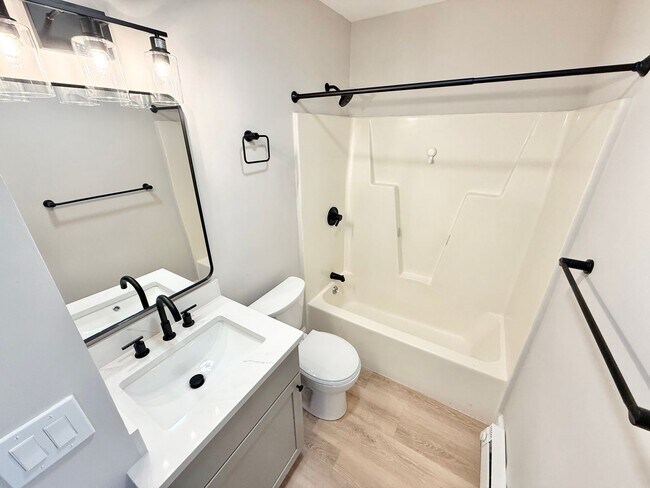 Building Photo - Fully Renovated 3-Bedroom Unit in Prime Ashmont Location w/ Parking