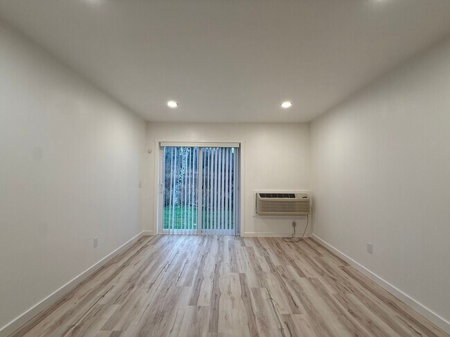 Building Photo - Newly Remodeled | All Utilities Included | AC + Heat | Move-In Ready