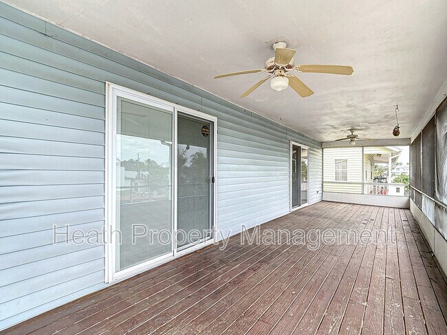 Building Photo - 13918 Raie Ave