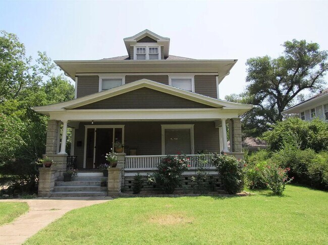 Primary Photo - Historic Home in Wonderful Community!