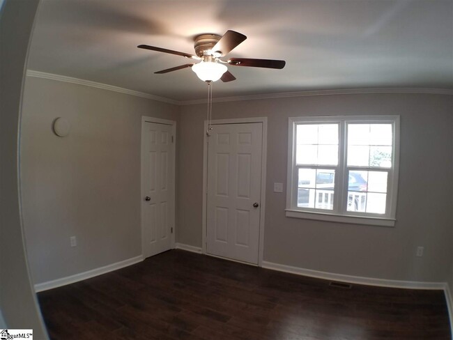 Building Photo - 518 Roe Rd