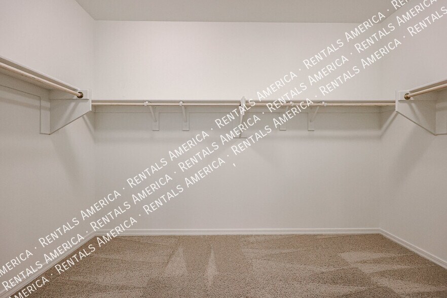 Building Photo - 1095 S Sunset Dr