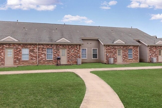 Building Photo - 9257 Somerset Rd