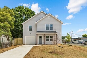 Building Photo - 2621 Midland Ave