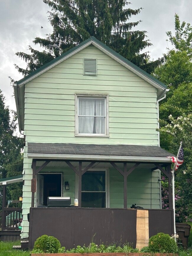 Building Photo - 659 Fisher Hill St