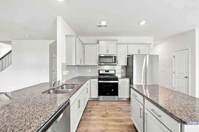 Building Photo - 2509 Summersby Dr