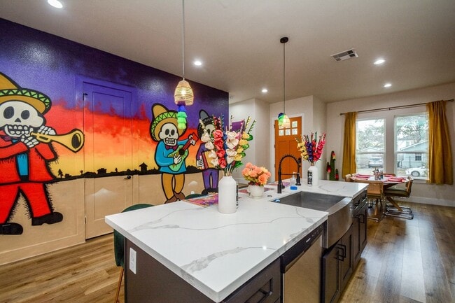 Building Photo - 1504 Evelyn St